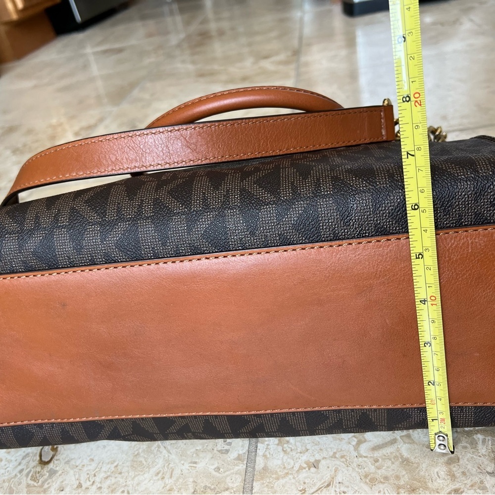 LIKE NEW! MICHAEL Michael Kors Hamilton MK
Logo Satchel - Picture 15 of 15